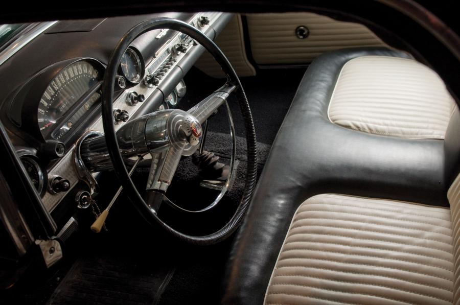 Интерьер Ford Thunderbird (P5/40) 1955 года  (фото 41 из 128)